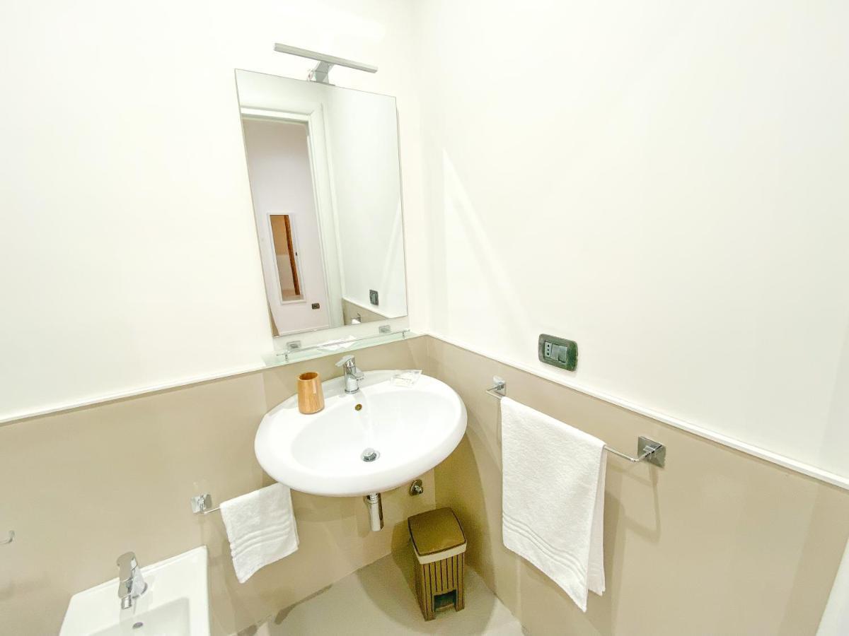 Domus Pisanelli Hotel Наполи Екстериор снимка