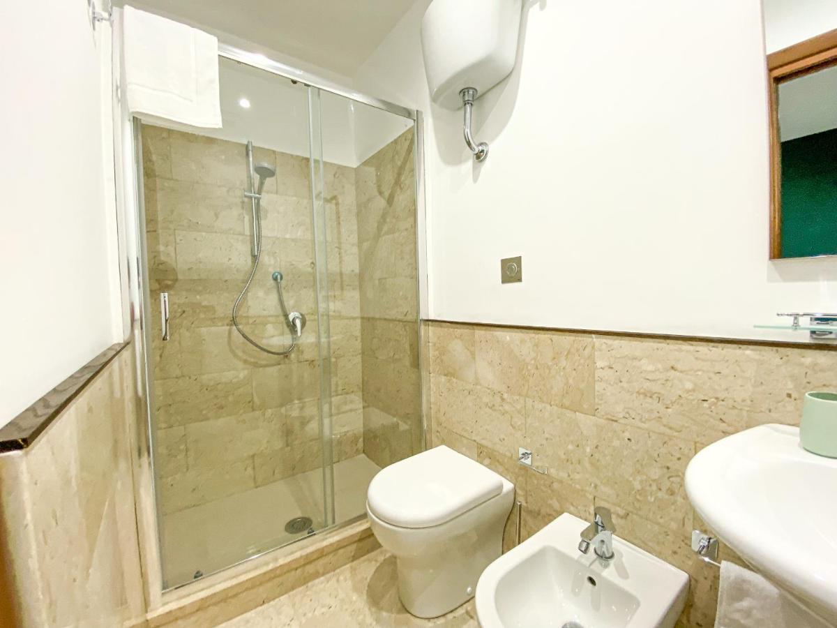 Domus Pisanelli Hotel Наполи Екстериор снимка