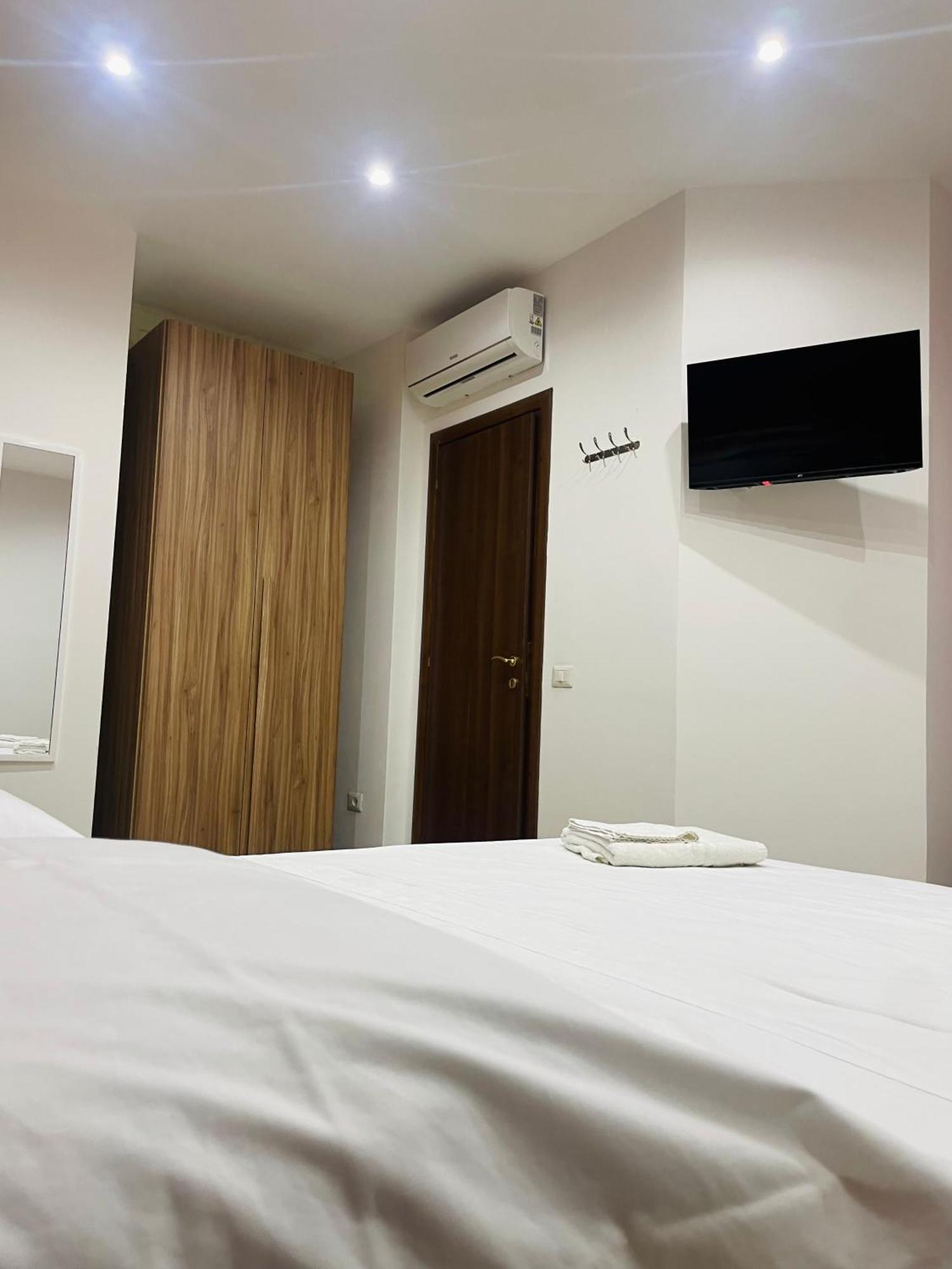 Domus Pisanelli Hotel Наполи Екстериор снимка